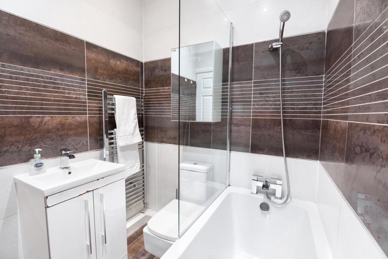 Modern Apartment Close To City Centre With Parking Leeds  Buitenkant foto